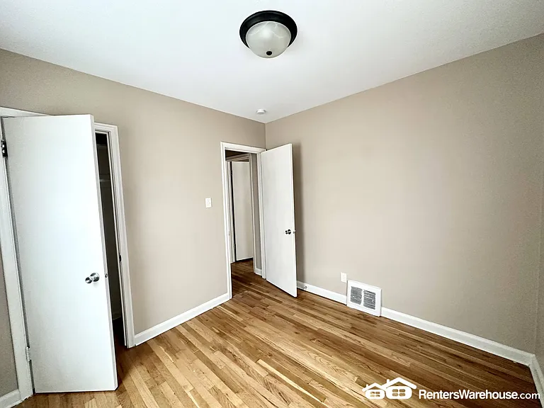 3822 52nd St — Photo 11