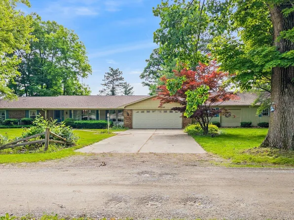 16801 Darling Rd, Woodburn, IN 46797