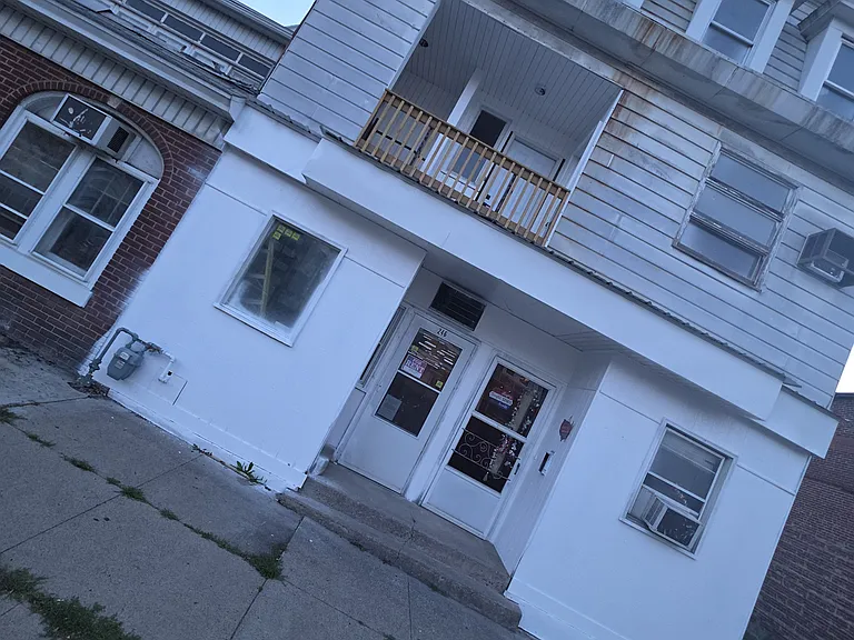 244 S Oak St #1 — Photo 2