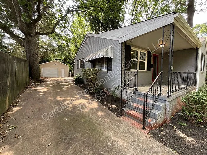 2 bed, 1.0 bath, 1100 sqft, $1,195 — Photo 2