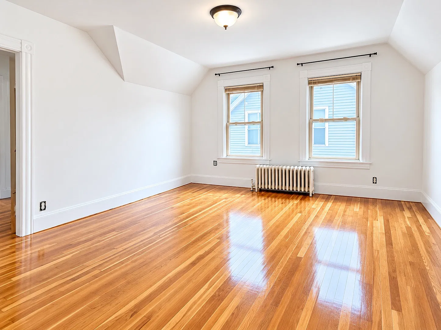 2 bed, 900 sqft, $2,200 — Photo 4