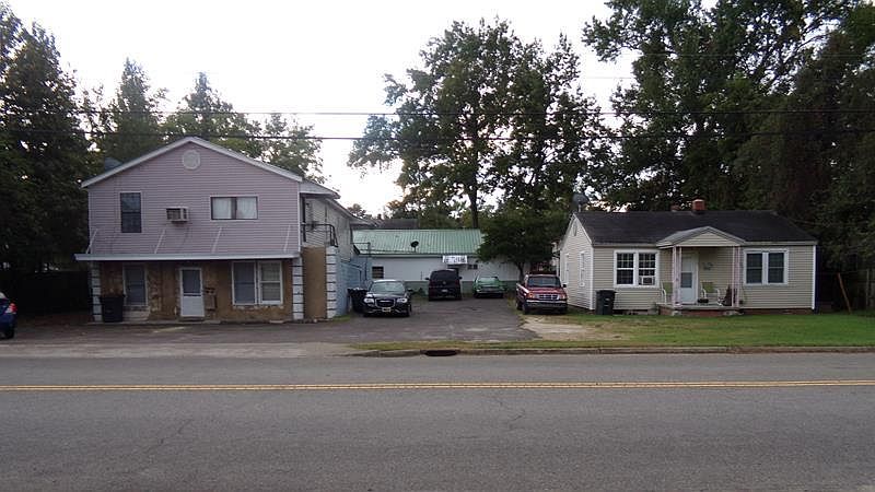 1st image of 610 W Buena Vista Ave