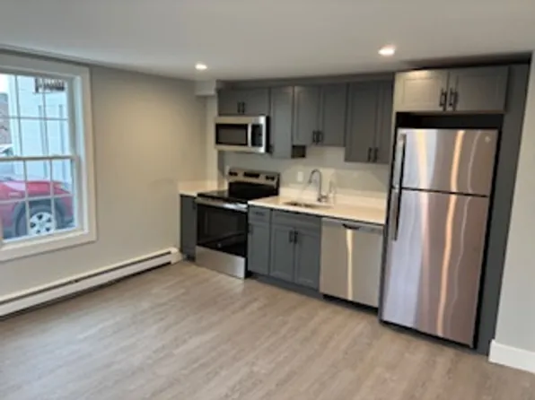 21 Main St, 21 Main St #5, West Lebanon, NH 03784