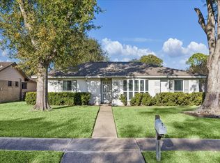 11302 Brook Meadows Ln, Meadows Place, TX 77477