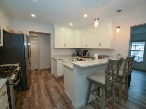 16 Kendall Green Dr #16, Milford, CT 06461
