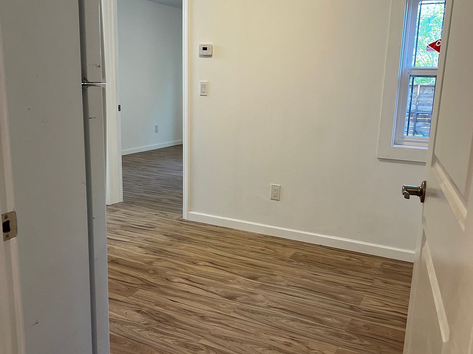 Unit entrance to kitchen