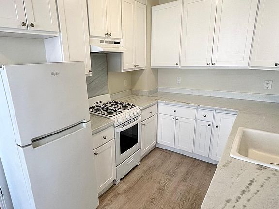5th image of 2650 Franklin St #15