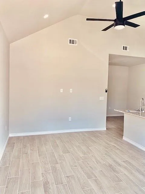 3 bed, 2.0 bath, 1200 sqft, $1,470 — Photo 2