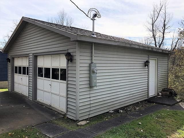 2nd image of 315 N Main St