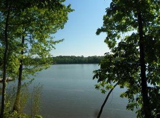 427 Terrapin Pointe Rd, Hodges, SC 29653