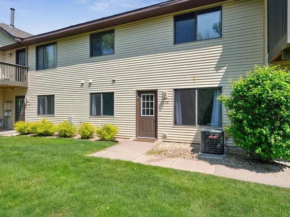 1556 Helmo Ave N, Oakdale, MN 55128