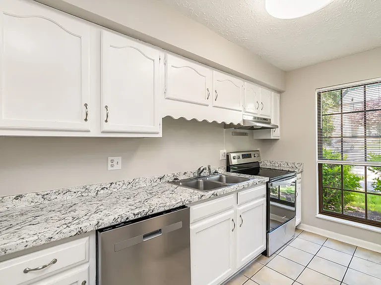118 Ladbrook Ln #0 — Photo 7