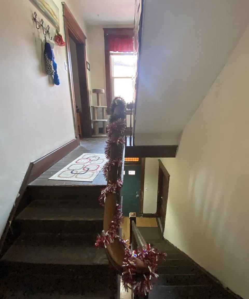 5 bed, 2550 sqft, $3,550 — Photo 4