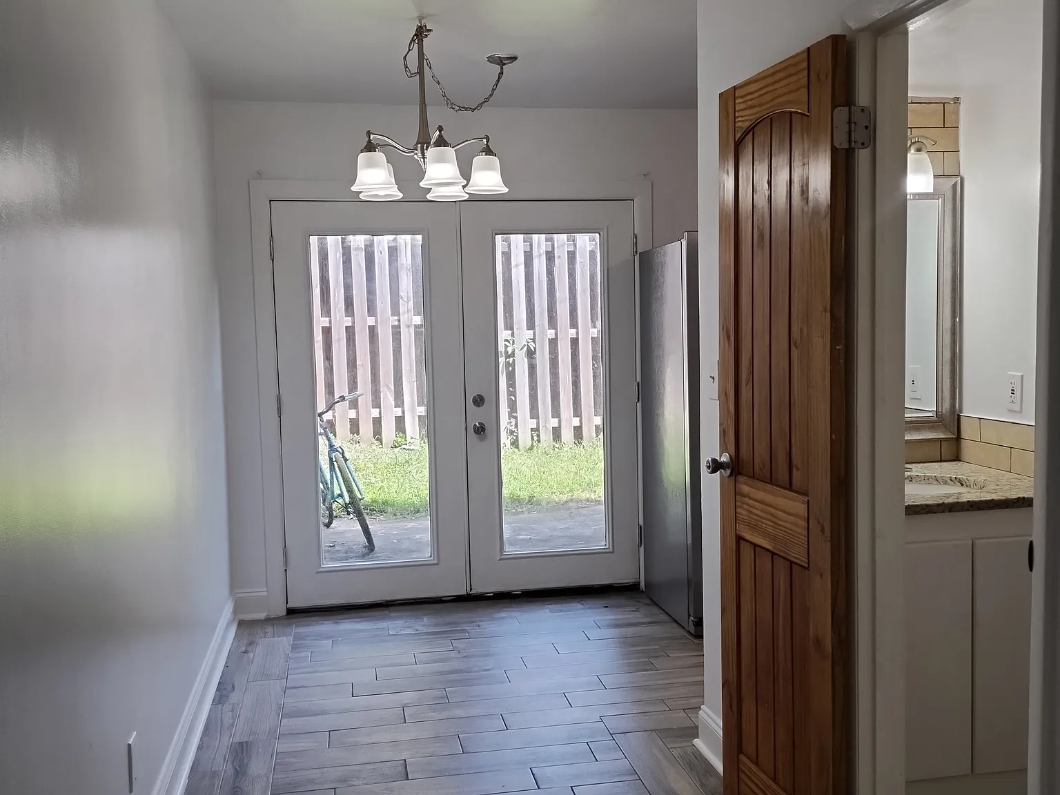 357 Stephen Dr — Photo 3