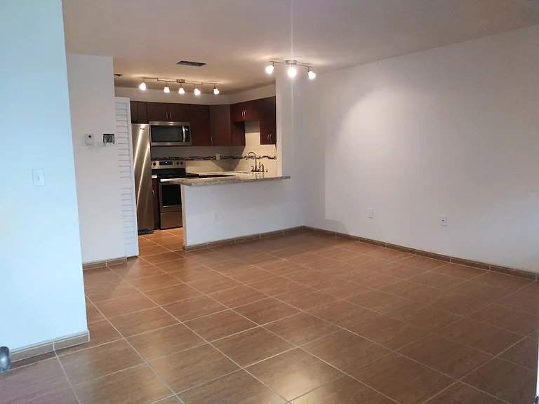 13300 SW 17th Ln #10 — Photo 1