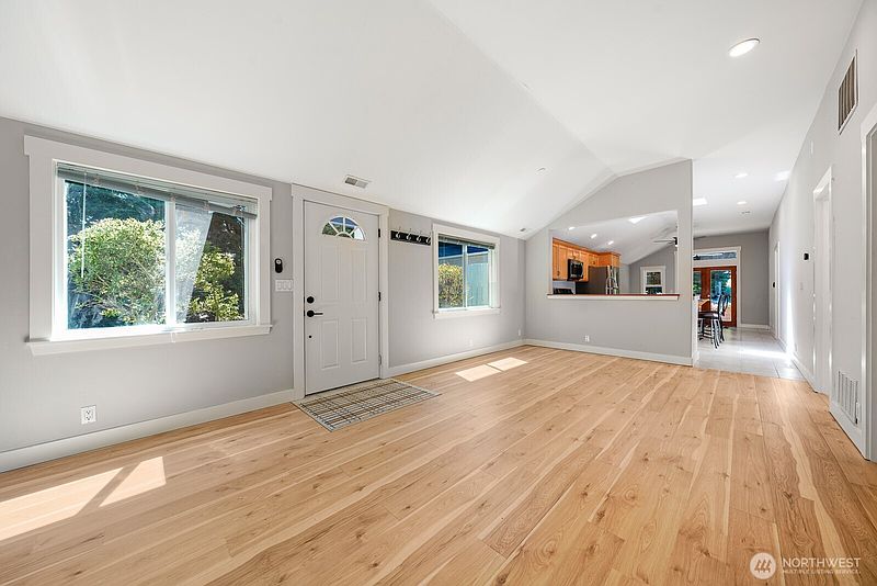 5th image of 12721 27th Avenue NE
