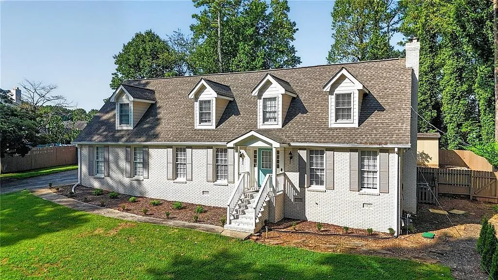 3 bed, 2.5 bath, 2303 sqft, $2,600 — Photo 3