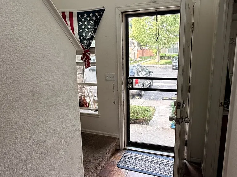 1295 S Zeno Cir #B — Photo 2