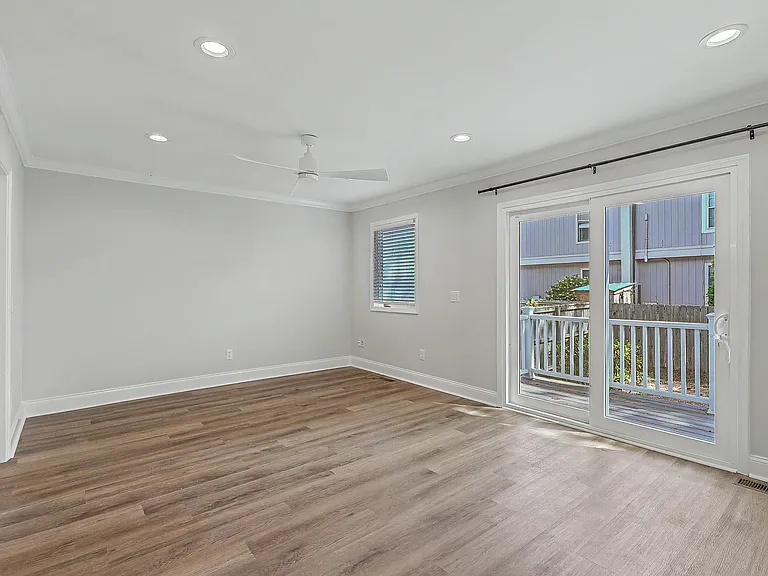 958 Myrtle Ct — Photo 10