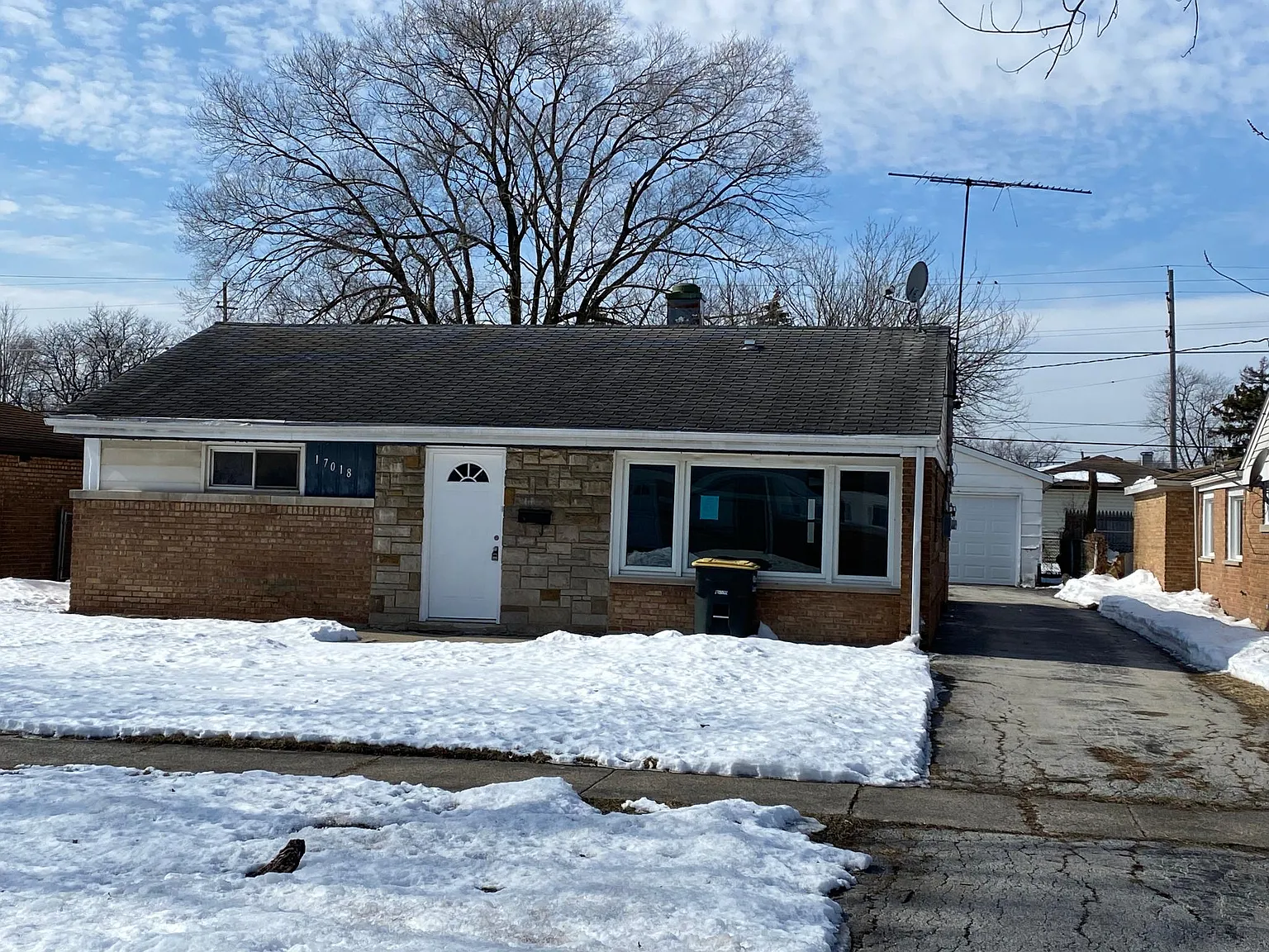 17018 Park Ave photo 1