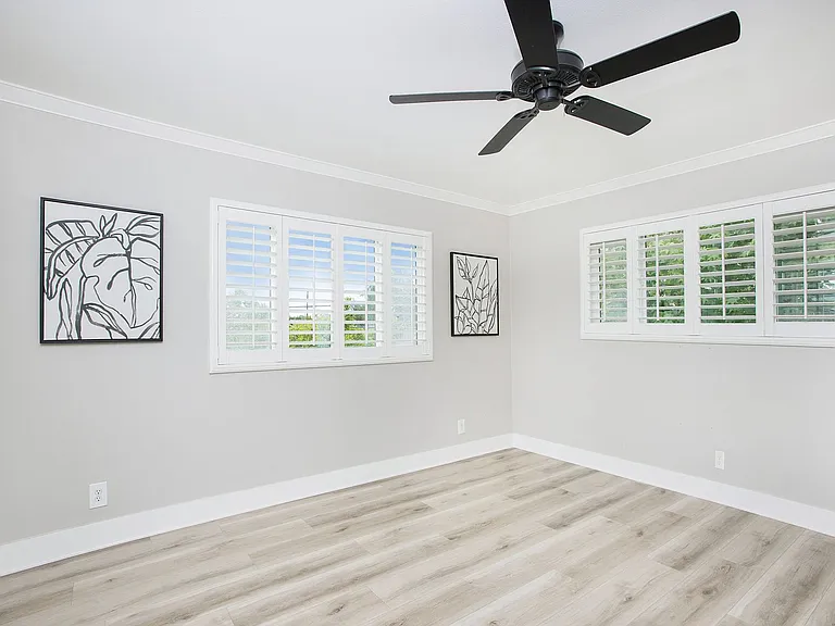 518 E Barkley Ave — Photo 8