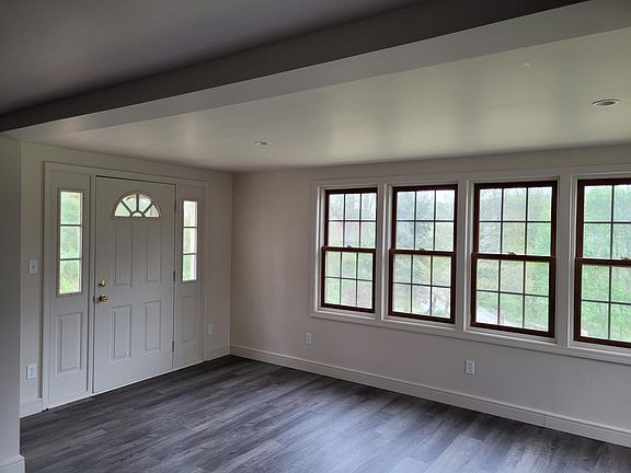 Exit to the front deck.