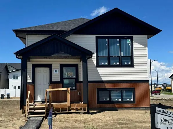 19 S Ian Way, Sylvan Lake, AB T4S 0W5
