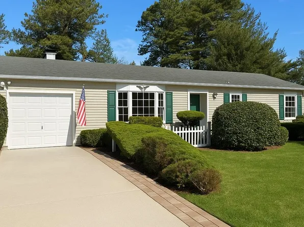 173 Hot Water Street, Manorville, NY 11949