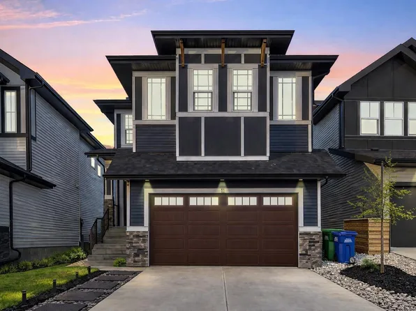 11 Heritage Cir, Cochrane, AB T4C 2N5