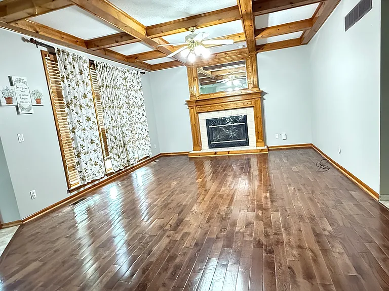 8257 N Woodland Ave — Photo 4