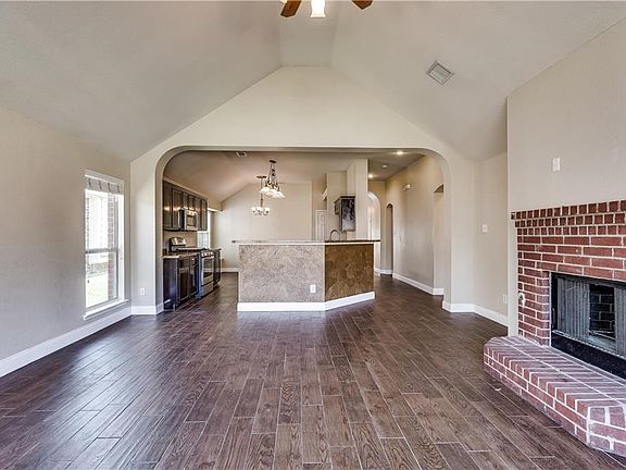 3rd image of 6809 Lakehurst Ln