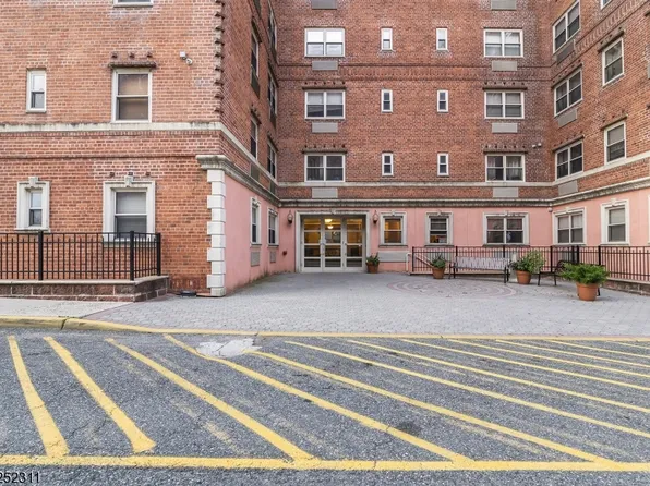 70 S Munn Avenue, East Orange, NJ 07018