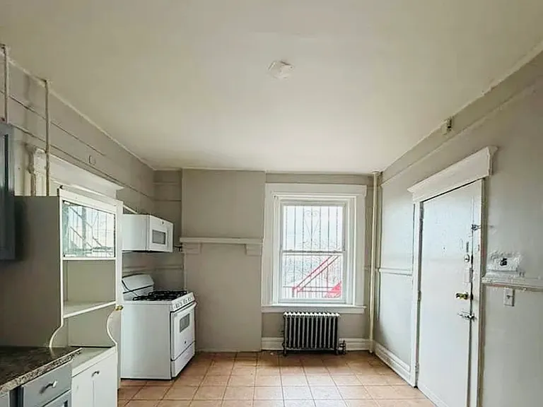 225-227 Clifton Ave #10D — Photo 1