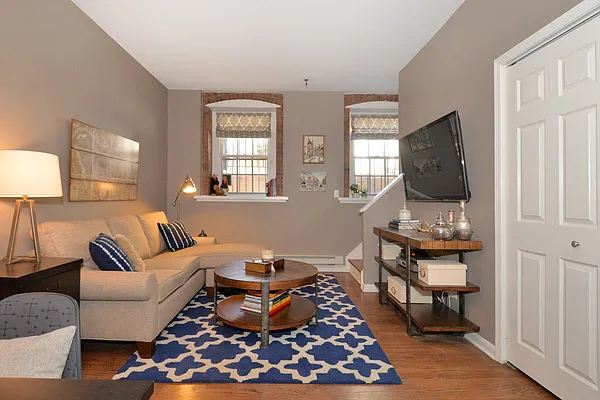 Sold by Urban Luxe | media 6