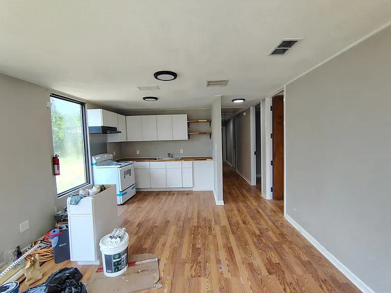 1906 E McLemore Ave — Photo 4