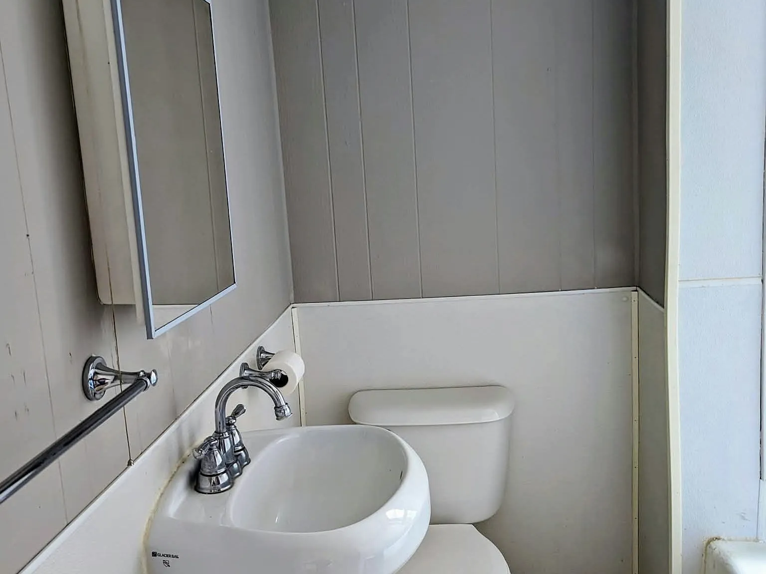 2 bed, 1.0 bath, 800 sqft, $850 — Photo 2