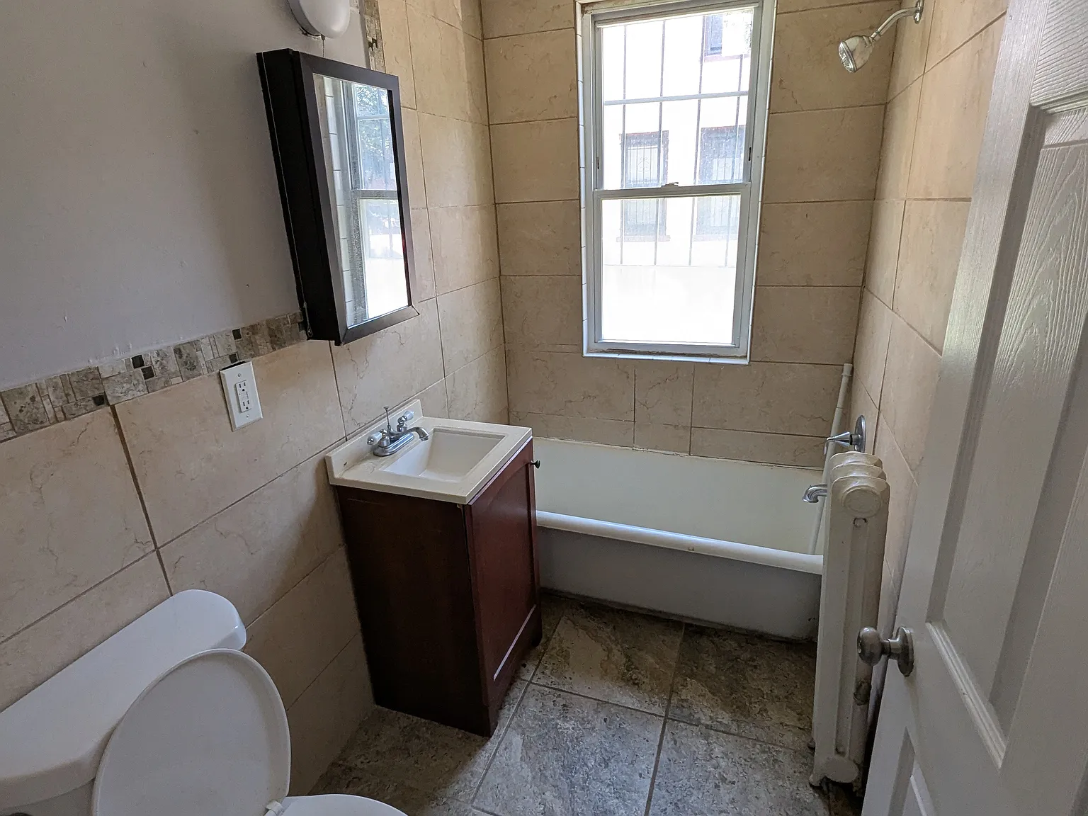 Studio, 900 sqft, $950 — Photo 3