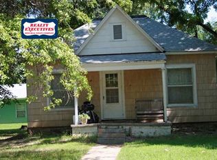 411 S 16th St, Manhattan, KS 66502