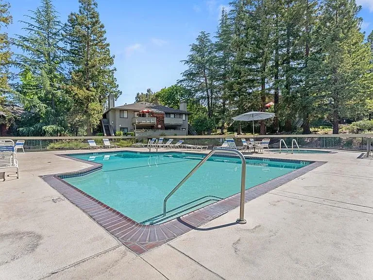 2504 La Terrace Cir — Photo 38