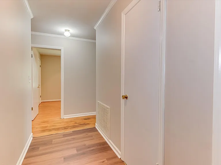 2705 Bolling Rd — Photo 9
