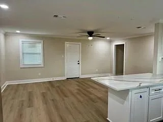 3 bed, 2.0 bath, 1249 sqft, $2,000 — Photo 4