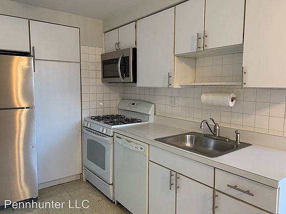 4th image of 10806 Gifford Ave Floor 1