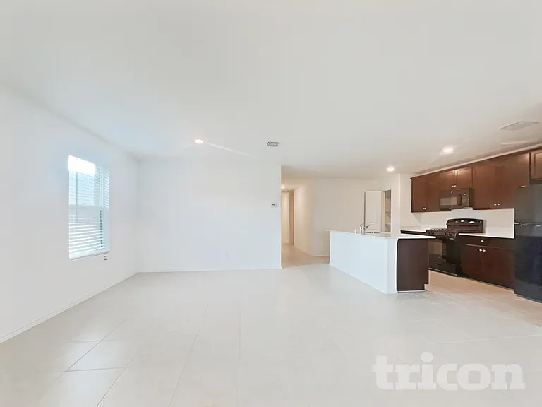 700 Odlozil Ln — Photo 4