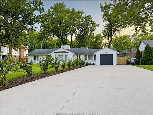 3549 Ouellette Ave, Windsor, ON N9E 3M3