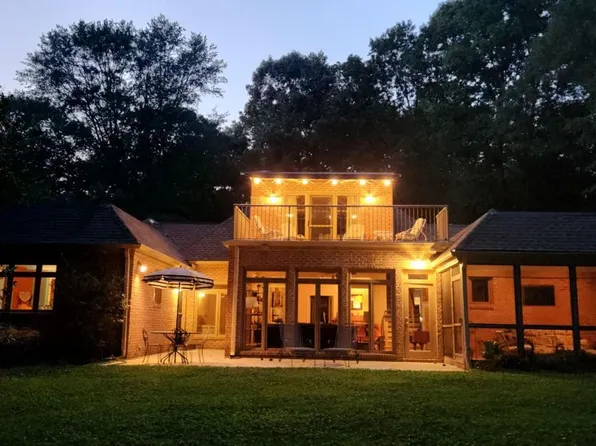 2575 McKinnon Dr, Decatur, GA 30030