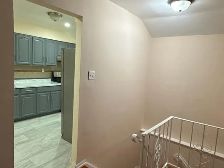 144 Farmers Blvd #2 — Photo 5