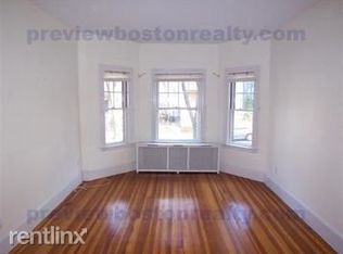 112 Browne St APT 1-SOJ, Brookline, MA 02446