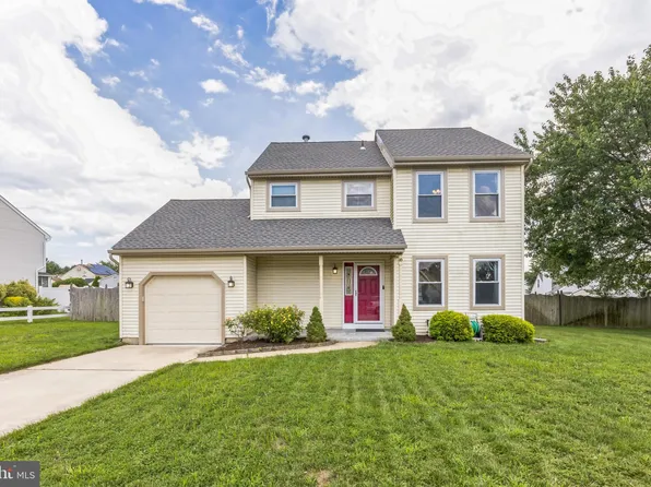 10 Hemlock Dr, Blackwood, NJ 08012