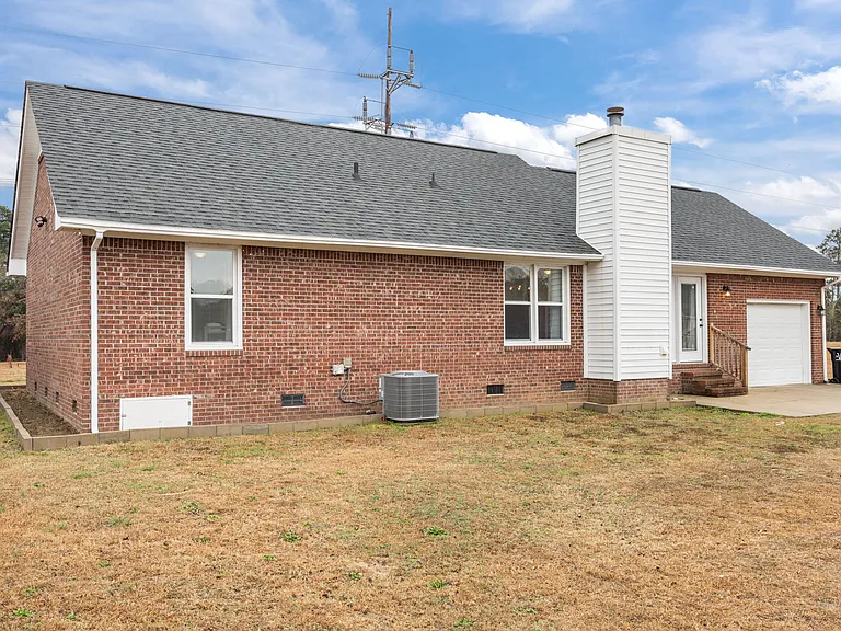 38 Hallmark Dr — Photo 32