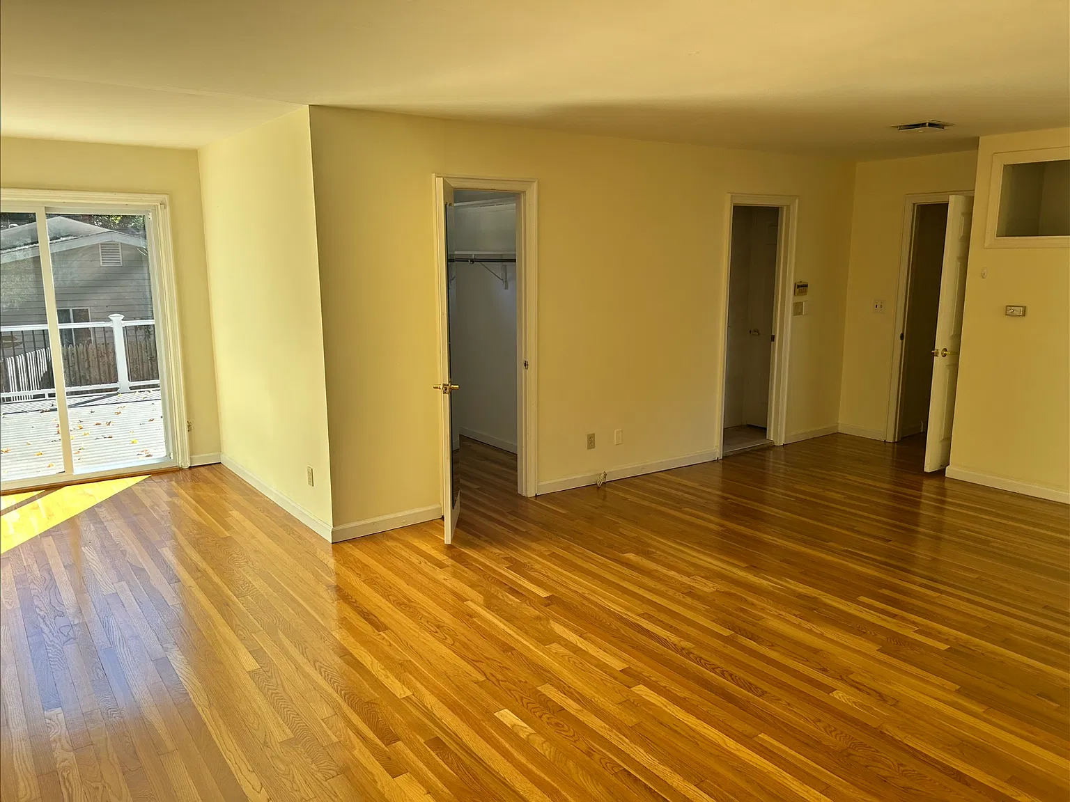 5 bed, 2500 sqft, $6,700 — Photo 3